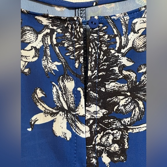 Suzanne Betro Women’s Division:S-Signature
TWIN PRINT TIE WAIST TOP Size S NWT - Picture 6 of 11